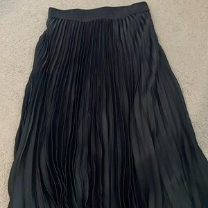 Banana Republic black pleaded skirt